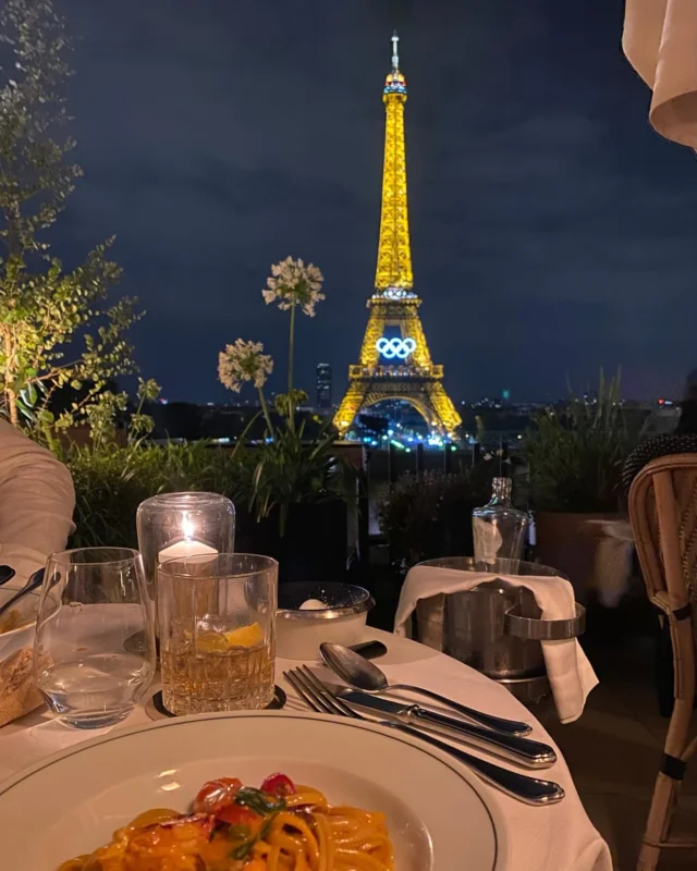 Dinner at @girafe_paris is always a good idea💙
Send us a DM to book your table

#KeyConciergerie #LuxuryTravel 
#LuxuryConcierge #PrivateConcierge
#Paris #girafeparis #parisvibes #restaurantbooking